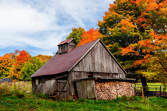 Autumn Sugarhouse in Shrewsbury
